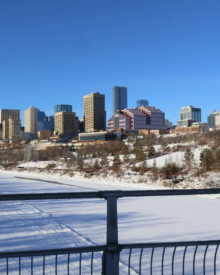 Skyline de Edmonton ao longo do Vale do Rio North Saskatchewan