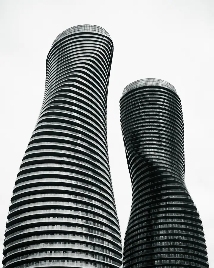 Skyline de Mississauga com o Lago Ontário ao fundo