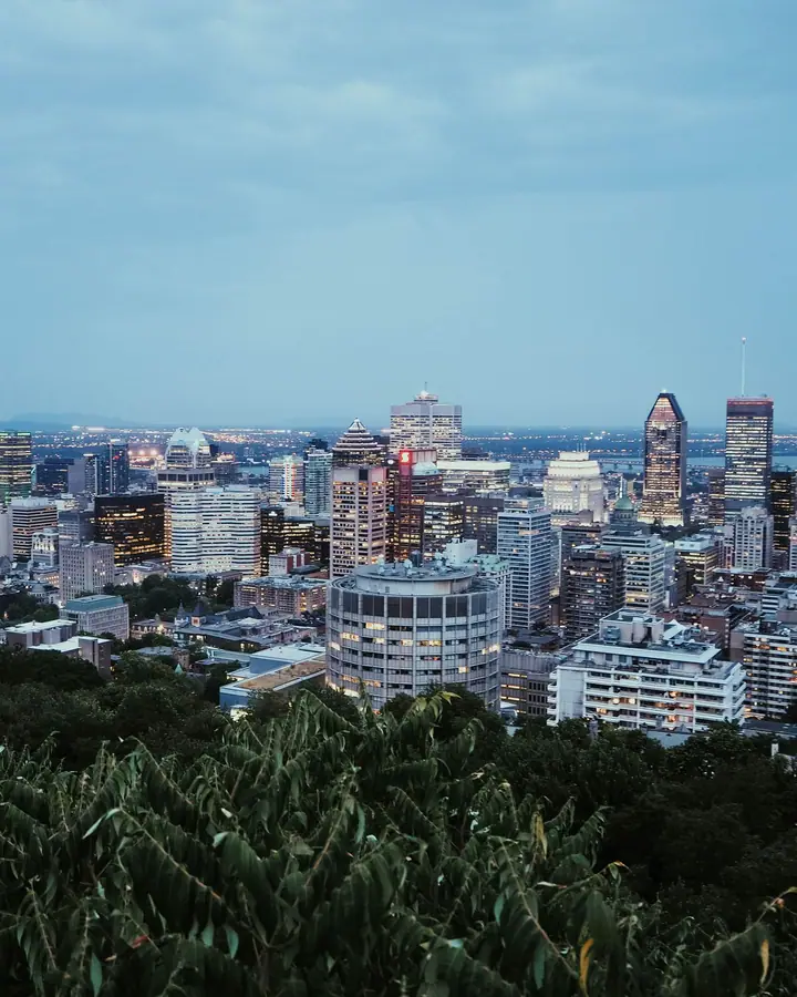 Skyline de Montreal vista do Mont Royal ao pôr do sol